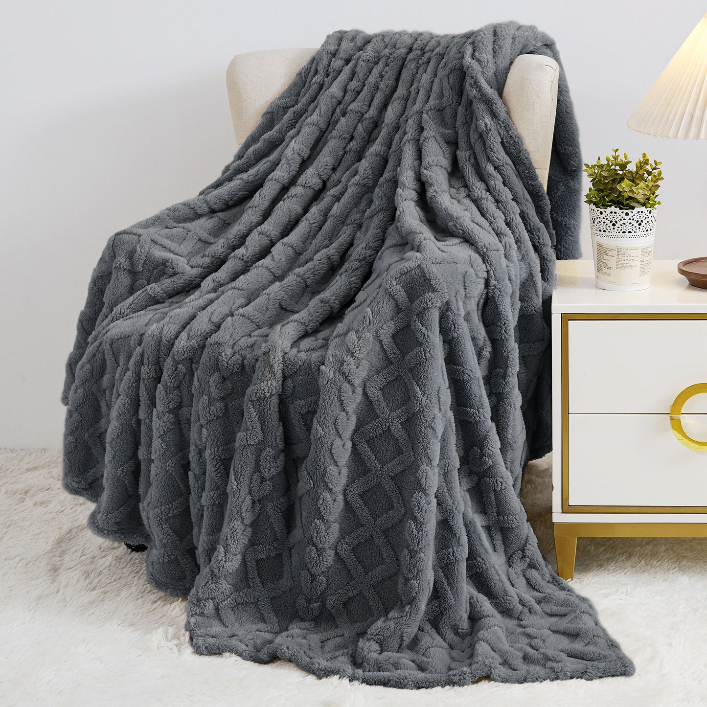 Aganear Fleece Throw Blanket - Cozy Soft Lightweight Fuzzy Throw Blanket for Women Portable Throw Blankets for Couch, Warm Present for Birthday, Christmas, Halloween, Housewarming