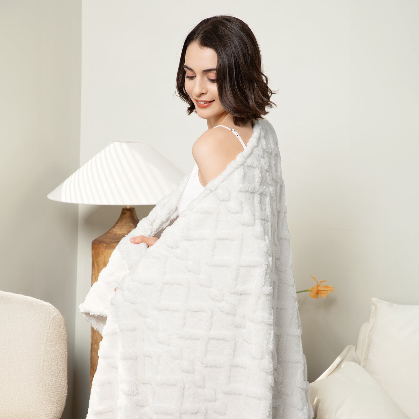 Aganear Fleece Throw Blanket - Cozy Soft Lightweight Fuzzy Throw Blanket for Women Portable Throw Blankets for Couch, Warm Present for Birthday, Christmas, Halloween, Housewarming