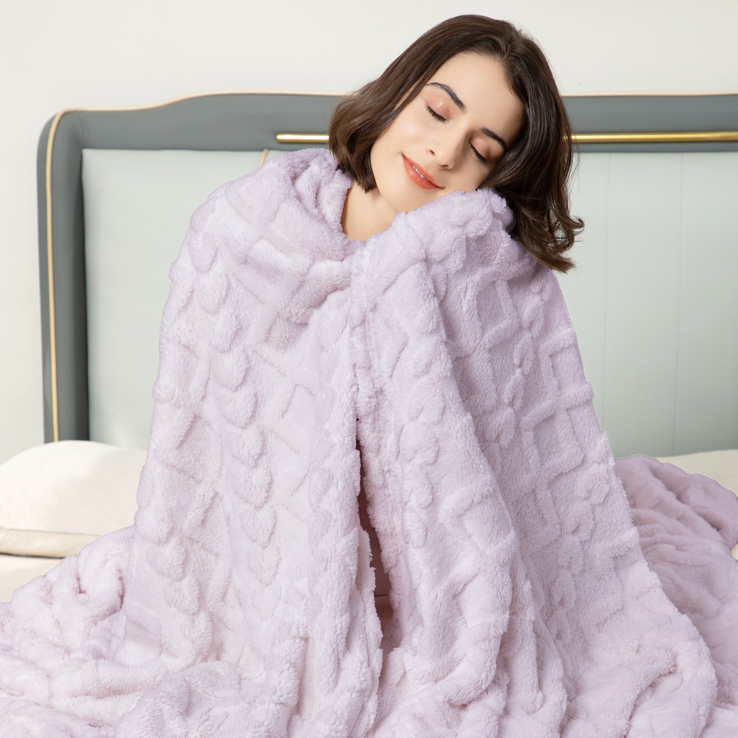 Aganear Fleece Throw Blanket - Cozy Soft Lightweight Fuzzy Throw Blanket for Women Portable Throw Blankets for Couch, Warm Present for Birthday, Christmas, Halloween, Housewarming