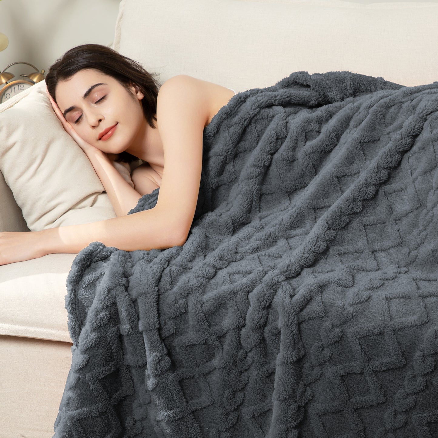 Aganear Fleece Throw Blanket - Cozy Soft Lightweight Fuzzy Throw Blanket for Women Portable Throw Blankets for Couch, Warm Present for Birthday, Christmas, Halloween, Housewarming