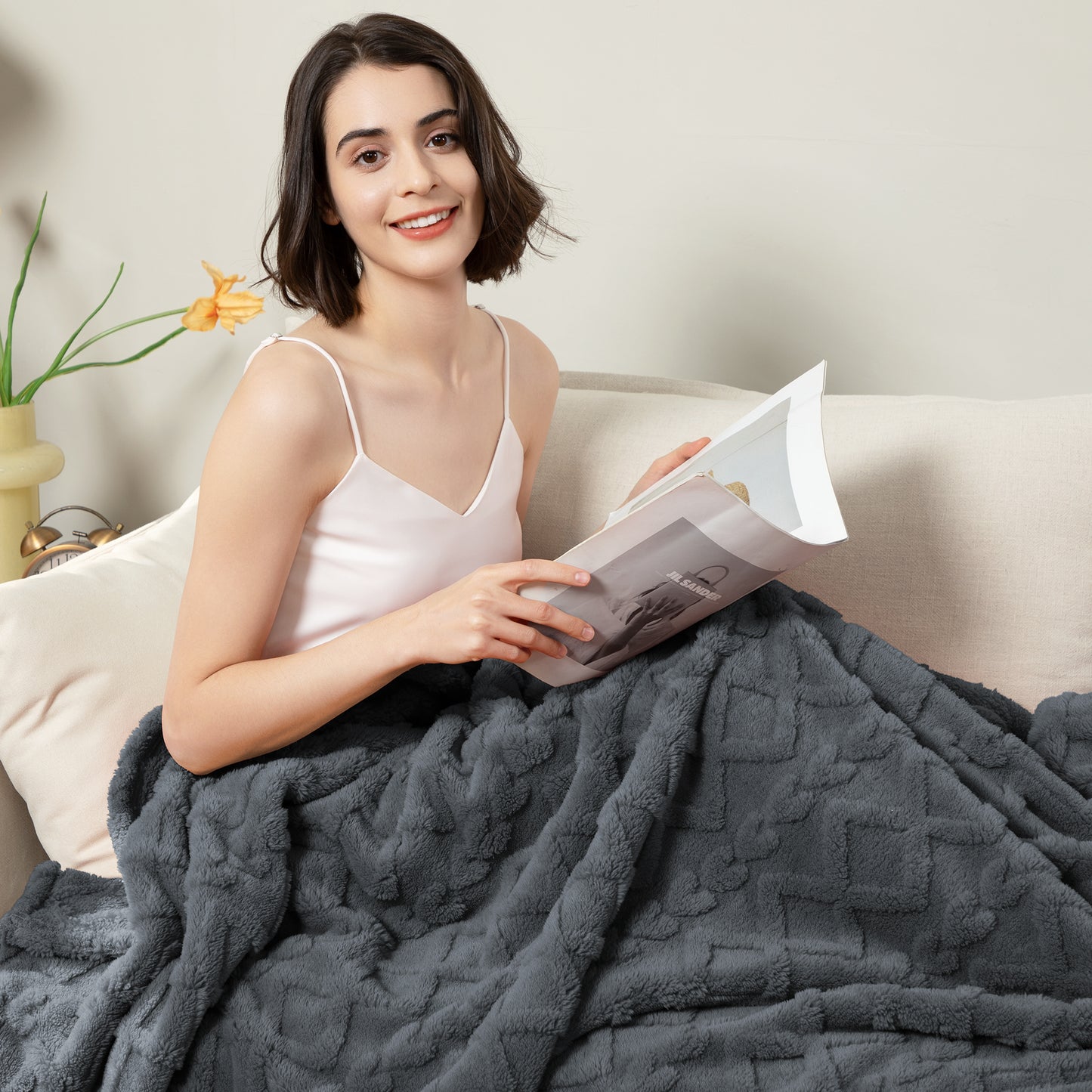 Aganear Fleece Throw Blanket - Cozy Soft Lightweight Fuzzy Throw Blanket for Women Portable Throw Blankets for Couch, Warm Present for Birthday, Christmas, Halloween, Housewarming