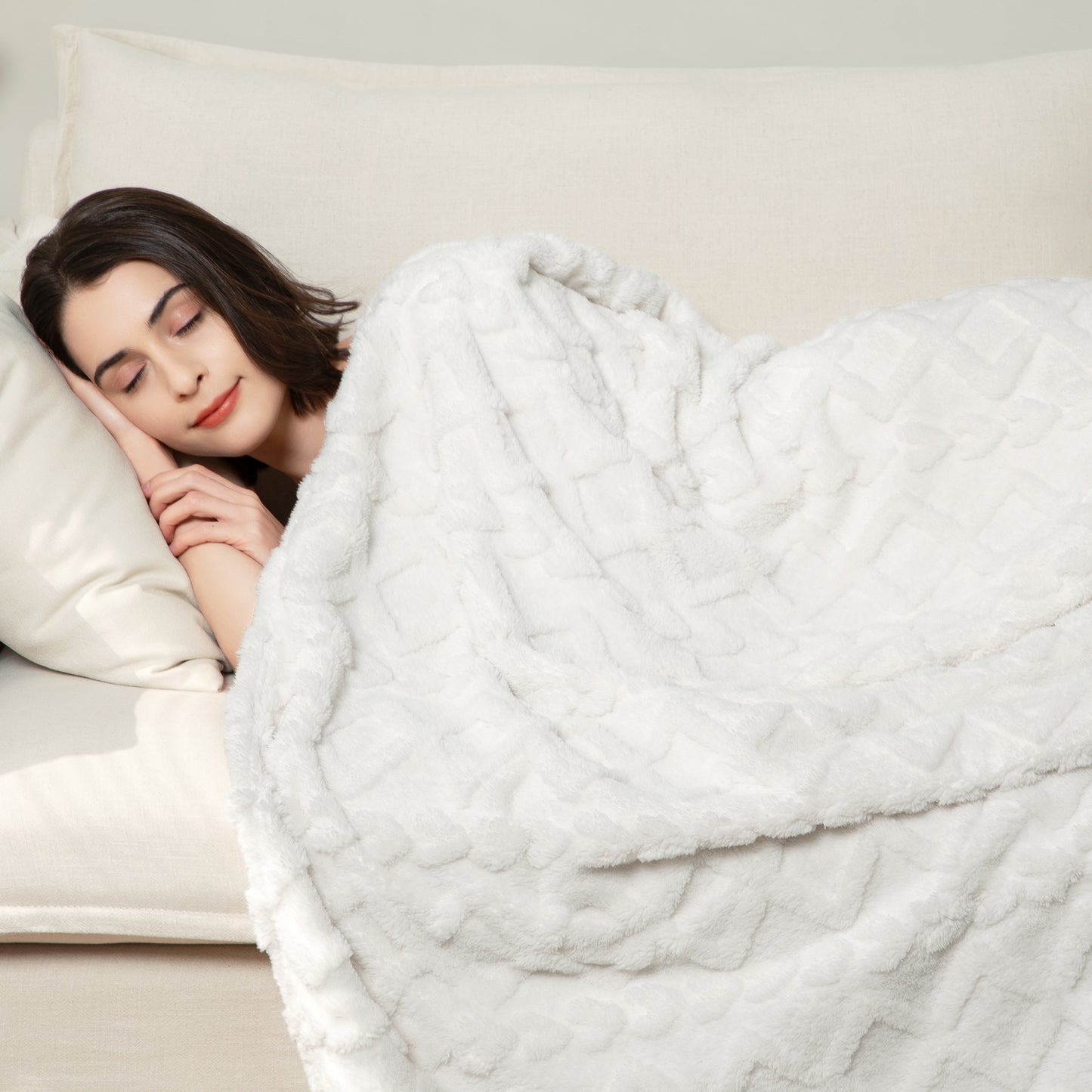 Aganear Fleece Throw Blanket - Cozy Soft Lightweight Fuzzy Throw Blanket for Women Portable Throw Blankets for Couch, Warm Present for Birthday, Christmas, Halloween, Housewarming