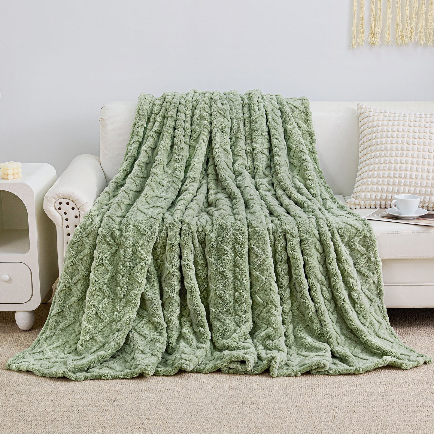 Aganear Fleece Throw Blanket - Cozy Soft Lightweight Fuzzy Throw Blanket for Women Portable Throw Blankets for Couch, Warm Present for Birthday, Christmas, Halloween, Housewarming