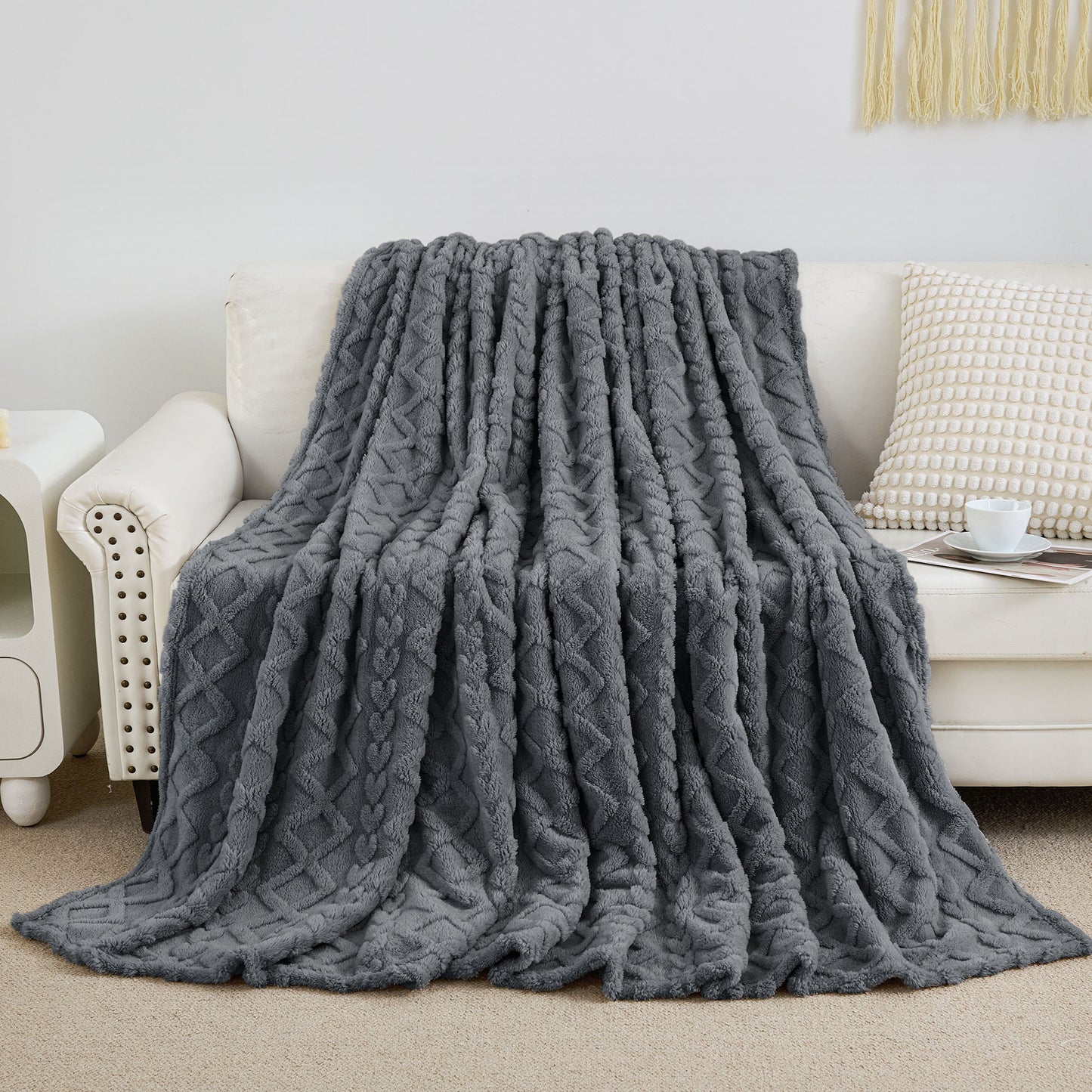 Aganear Fleece Throw Blanket - Cozy Soft Lightweight Fuzzy Throw Blanket for Women Portable Throw Blankets for Couch, Warm Present for Birthday, Christmas, Halloween, Housewarming