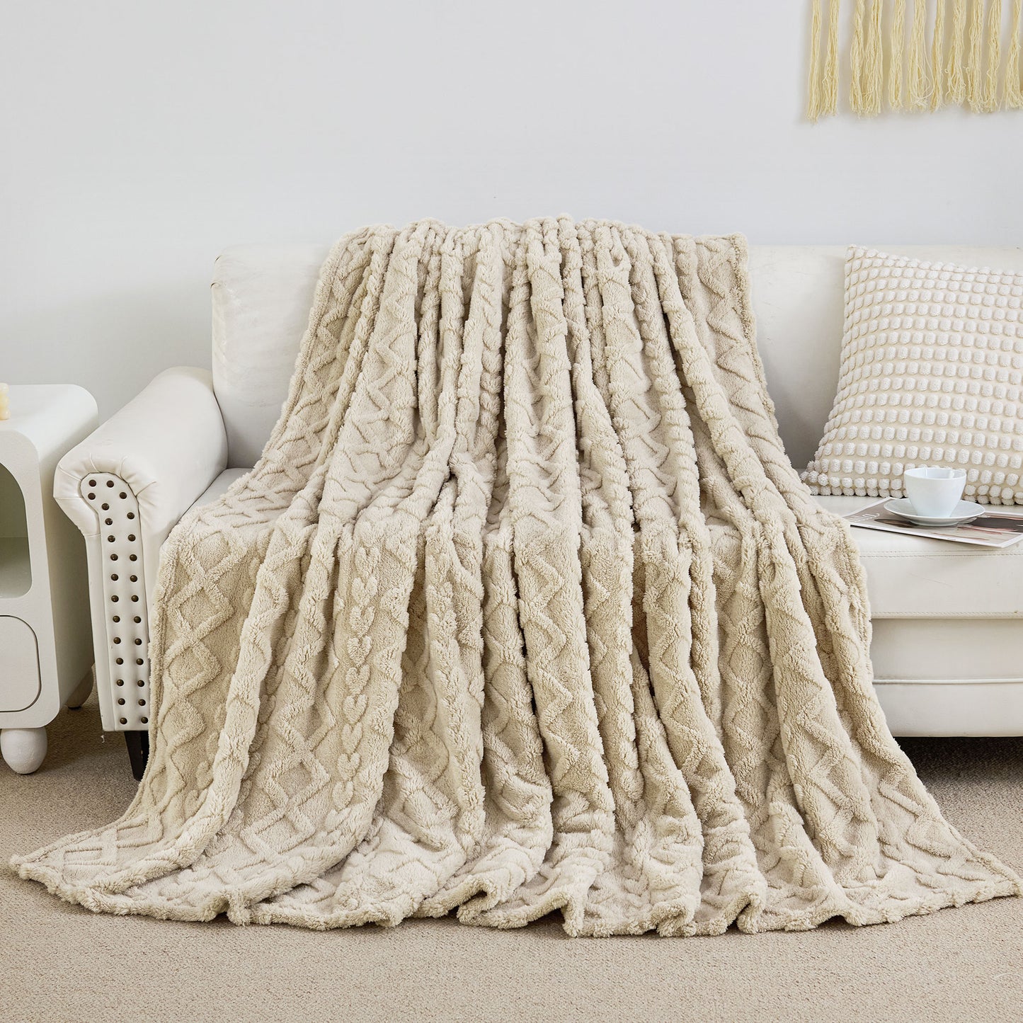 Aganear Fleece Throw Blanket - Cozy Soft Lightweight Fuzzy Throw Blanket for Women Portable Throw Blankets for Couch, Warm Present for Birthday, Christmas, Halloween, Housewarming