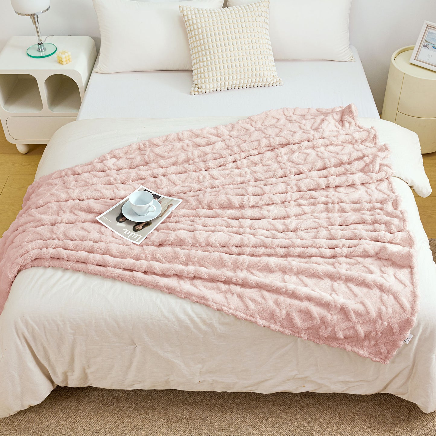 Aganear Fleece Throw Blanket - Cozy Soft Lightweight Fuzzy Throw Blanket for Women Portable Throw Blankets for Couch, Warm Present for Birthday, Christmas, Halloween, Housewarming