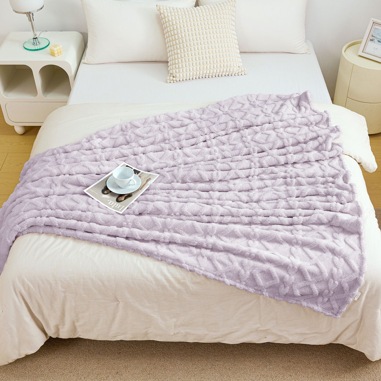 Aganear Fleece Throw Blanket - Cozy Soft Lightweight Fuzzy Throw Blanket for Women Portable Throw Blankets for Couch, Warm Present for Birthday, Christmas, Halloween, Housewarming