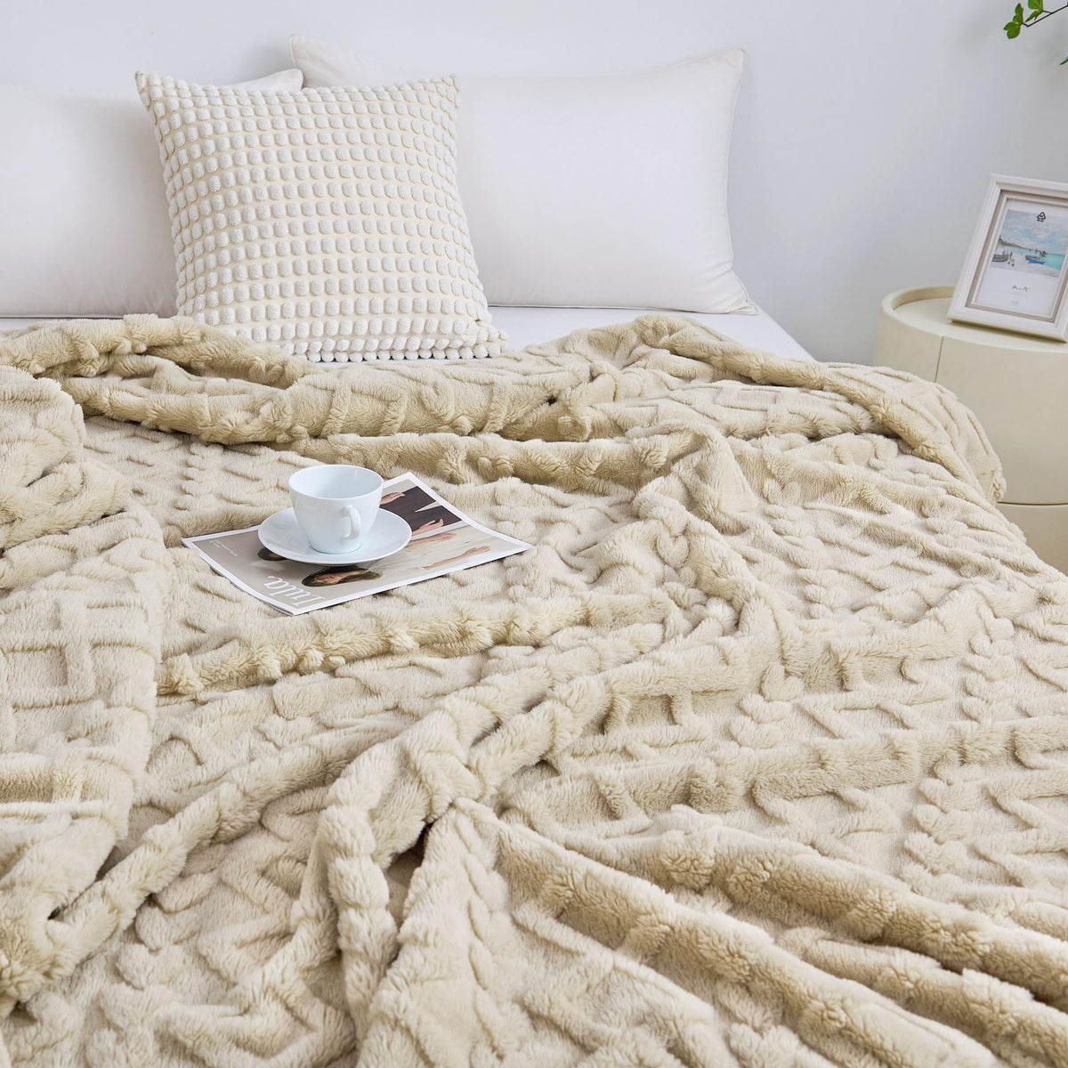Fleece Throw Blanket for Couch, Fall Boho Blankets,50"x60" Khaki Lightweight Fuzzy Throw,Warm Gift for Women,Christmas,Housewarming,Soft Aesthetic Home Decor for Bedroom Sofa,All-Season Use